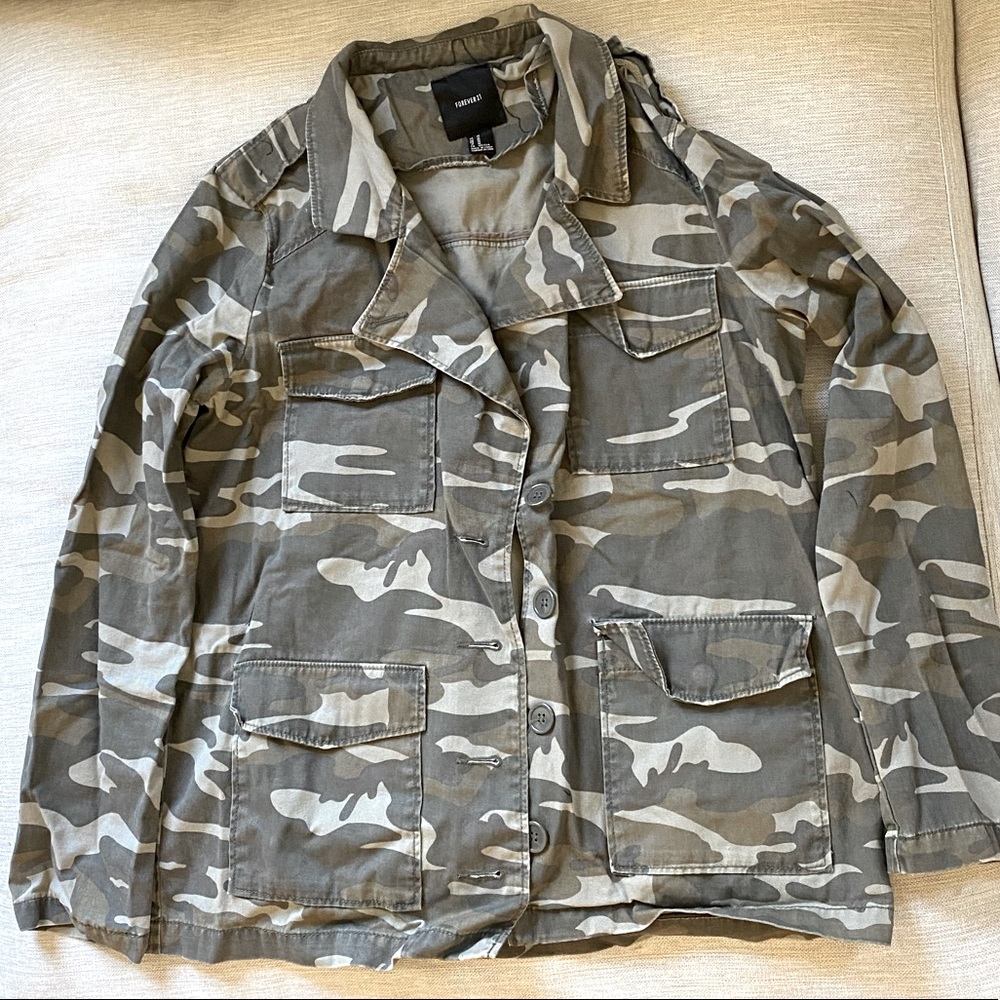 Women’s Camo Utility Jacket Size M